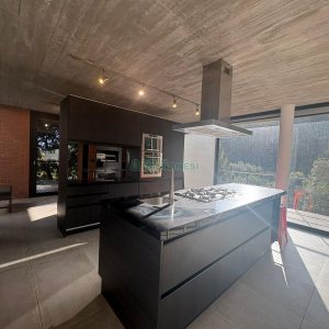 Casa com 484m², 3 dormitórios, 2 vagas, no bairro Linha 40 em Caxias do Sul para Comprar