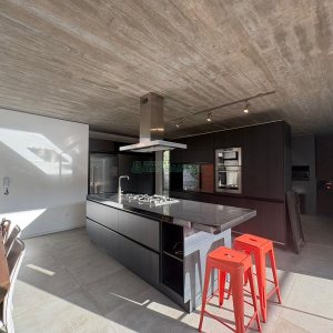 Casa com 484m², 3 dormitórios, 2 vagas, no bairro Linha 40 em Caxias do Sul para Comprar