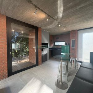 Casa com 484m², 3 dormitórios, 2 vagas, no bairro Linha 40 em Caxias do Sul para Comprar