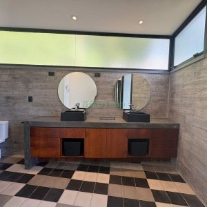 Casa com 484m², 3 dormitórios, 2 vagas, no bairro Linha 40 em Caxias do Sul para Comprar