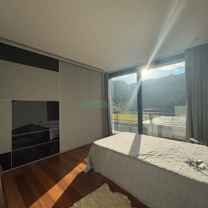 Casa com 484m², 3 dormitórios, 2 vagas, no bairro Linha 40 em Caxias do Sul para Comprar