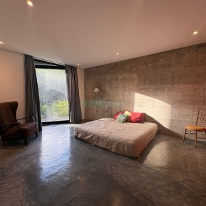 Casa com 484m², 3 dormitórios, 2 vagas, no bairro Linha 40 em Caxias do Sul para Comprar