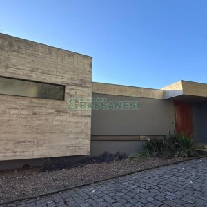Casa com 484m², 3 dormitórios, 2 vagas, no bairro Linha 40 em Caxias do Sul para Comprar