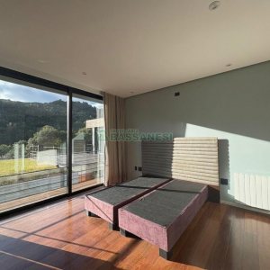 Casa com 484m², 3 dormitórios, 2 vagas, no bairro Linha 40 em Caxias do Sul para Comprar