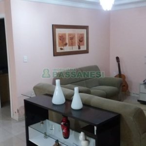 Casa com 320m², 3 dormitórios, 2 vagas, no bairro Vinhedos em Caxias do Sul para Comprar