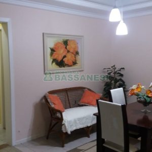 Casa com 320m², 3 dormitórios, 2 vagas, no bairro Vinhedos em Caxias do Sul para Comprar