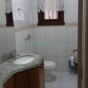 Casa com 320m², 3 dormitórios, 2 vagas, no bairro Vinhedos em Caxias do Sul para Comprar