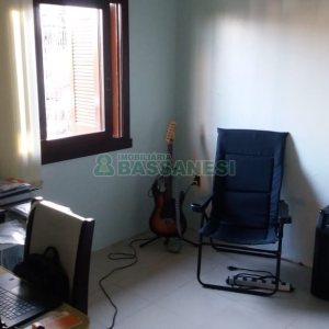 Casa com 320m², 3 dormitórios, 2 vagas, no bairro Vinhedos em Caxias do Sul para Comprar