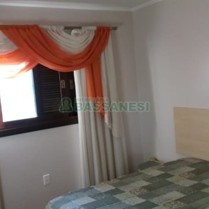 Casa com 320m², 3 dormitórios, 2 vagas, no bairro Vinhedos em Caxias do Sul para Comprar