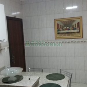 Casa com 320m², 3 dormitórios, 2 vagas, no bairro Vinhedos em Caxias do Sul para Comprar