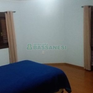 Casa com 320m², 3 dormitórios, 2 vagas, no bairro Vinhedos em Caxias do Sul para Comprar