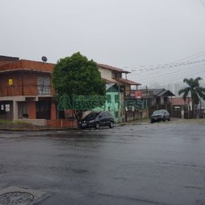 Casa com 372m², 3 dormitórios, 2 vagas, no bairro Salgado Filho em Caxias do Sul para Comprar