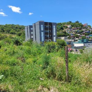Terreno, no bairro Nossa Senhora das Graças em Caxias do Sul para Comprar