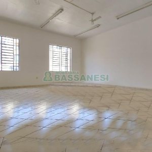 Predio com 709m², no bairro São Pelegrino em Caxias do Sul para Alugar