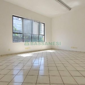 Predio com 709m², no bairro São Pelegrino em Caxias do Sul para Alugar