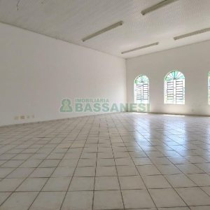 Predio com 709m², no bairro São Pelegrino em Caxias do Sul para Alugar