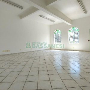 Predio com 709m², no bairro São Pelegrino em Caxias do Sul para Alugar