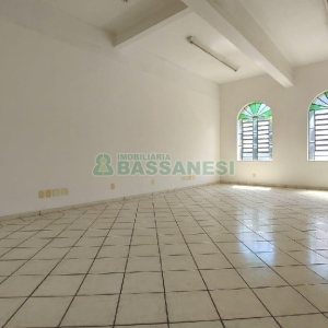 Predio com 709m², no bairro São Pelegrino em Caxias do Sul para Alugar