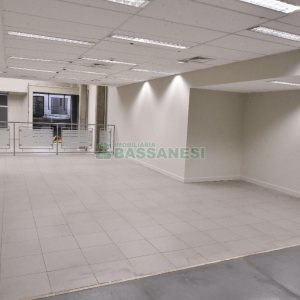 Loja com 2287m², no bairro Centro em Caxias do Sul para Alugar