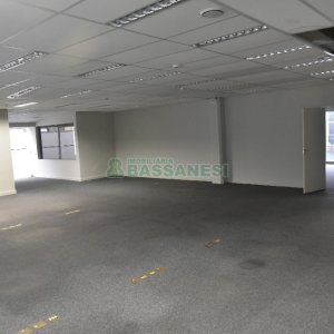 Loja com 2287m², no bairro Centro em Caxias do Sul para Alugar