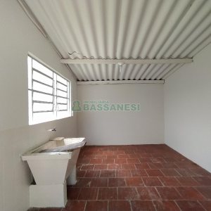 Casa com 82m², 3 dormitórios, 2 vagas, no bairro Lourdes em Caxias do Sul para Alugar