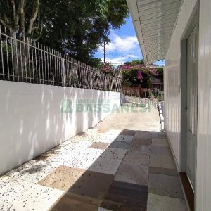 Casa com 82m², 3 dormitórios, 2 vagas, no bairro Lourdes em Caxias do Sul para Alugar