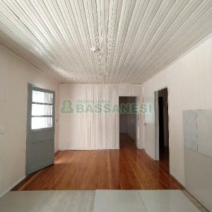 Casa com 82m², 3 dormitórios, 2 vagas, no bairro Lourdes em Caxias do Sul para Alugar