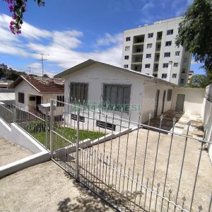 Casa com 82m², 3 dormitórios, 2 vagas, no bairro Lourdes em Caxias do Sul para Alugar