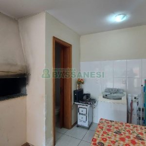 Sobrado com 85m², 2 dormitórios, 2 vagas, no bairro Salgado Filho em Caxias do Sul para Comprar