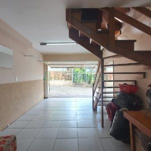 Sobrado com 85m², 2 dormitórios, 2 vagas, no bairro Salgado Filho em Caxias do Sul para Comprar