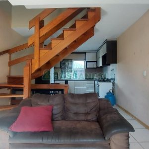 Sobrado com 85m², 2 dormitórios, 2 vagas, no bairro Salgado Filho em Caxias do Sul para Comprar