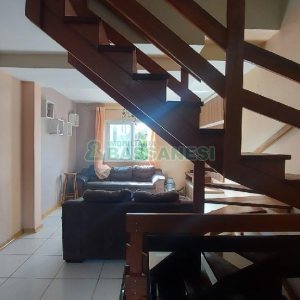 Sobrado com 85m², 2 dormitórios, 2 vagas, no bairro Salgado Filho em Caxias do Sul para Comprar