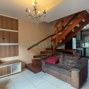 Sobrado com 85m², 2 dormitórios, 2 vagas, no bairro Salgado Filho em Caxias do Sul para Comprar