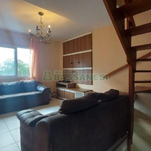 Sobrado com 85m², 2 dormitórios, 2 vagas, no bairro Salgado Filho em Caxias do Sul para Comprar