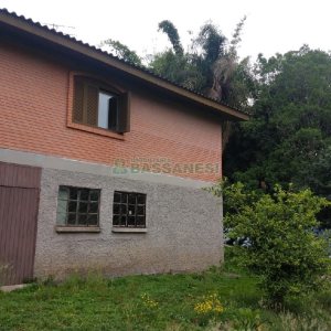 Chácara com 200m², 3 dormitórios, 1 vaga, no bairro Ana Rech em Caxias do Sul para Comprar