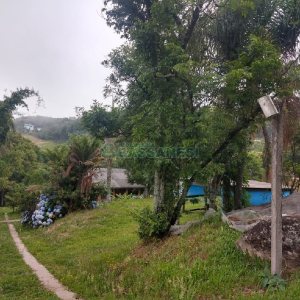 Chácara com 200m², 3 dormitórios, 1 vaga, no bairro Ana Rech em Caxias do Sul para Comprar