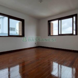 Apartamento com 130m², 3 dormitórios, 1 vaga, no bairro Lourdes em Caxias do Sul para Alugar