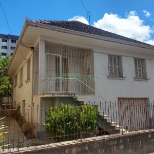 Casa com 200m², 3 dormitórios, 2 vagas, no bairro Santa Catarina em Caxias do Sul para Comprar