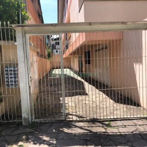 Sobrado com 180m², 2 dormitórios, 1 vaga, no bairro Charqueadas em Caxias do Sul para Comprar