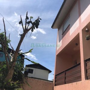 Sobrado com 180m², 2 dormitórios, 1 vaga, no bairro Charqueadas em Caxias do Sul para Comprar