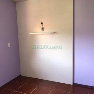 Sobrado com 180m², 2 dormitórios, 1 vaga, no bairro Charqueadas em Caxias do Sul para Comprar