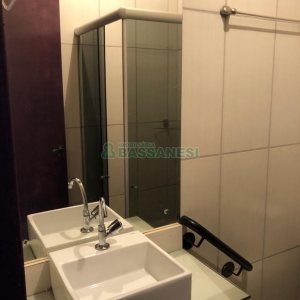 Sobrado com 180m², 2 dormitórios, 1 vaga, no bairro Charqueadas em Caxias do Sul para Comprar