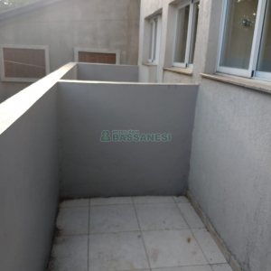 Sobrado com 57m², 2 dormitórios, 1 vaga, no bairro Santa Lúcia em Caxias do Sul para Comprar