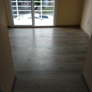 Sobrado com 57m², 2 dormitórios, 1 vaga, no bairro Santa Lúcia em Caxias do Sul para Comprar