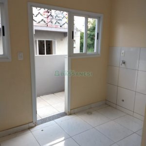 Sobrado com 57m², 2 dormitórios, 1 vaga, no bairro Santa Lúcia em Caxias do Sul para Comprar