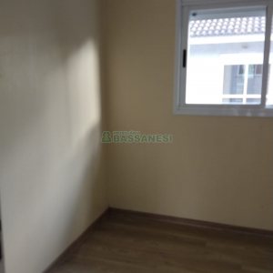 Sobrado com 57m², 2 dormitórios, 1 vaga, no bairro Santa Lúcia em Caxias do Sul para Comprar