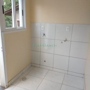 Sobrado com 57m², 2 dormitórios, 1 vaga, no bairro Santa Lúcia em Caxias do Sul para Comprar