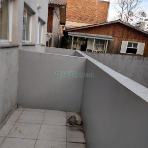 Sobrado com 57m², 2 dormitórios, 1 vaga, no bairro Santa Lúcia em Caxias do Sul para Comprar