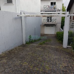 Sobrado com 57m², 2 dormitórios, 1 vaga, no bairro Santa Lúcia em Caxias do Sul para Comprar