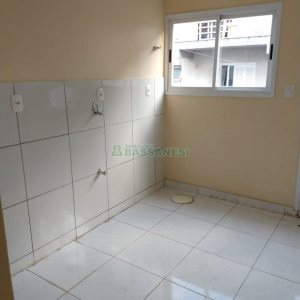 Sobrado com 57m², 2 dormitórios, 1 vaga, no bairro Santa Lúcia em Caxias do Sul para Comprar